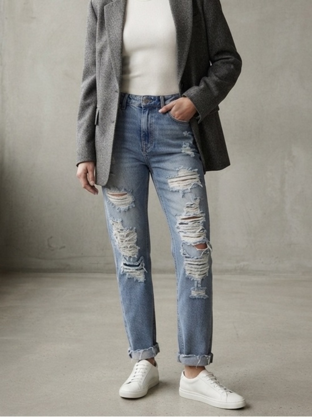 New Blue Spice Light Wash Ripped Girlfriend Jeans Size 5